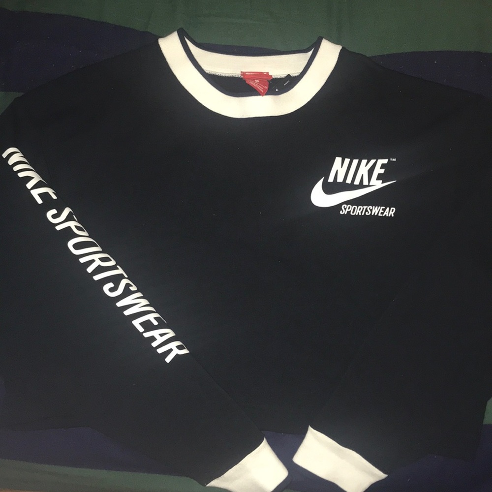 Nike crop sweater BRAND NEW!!